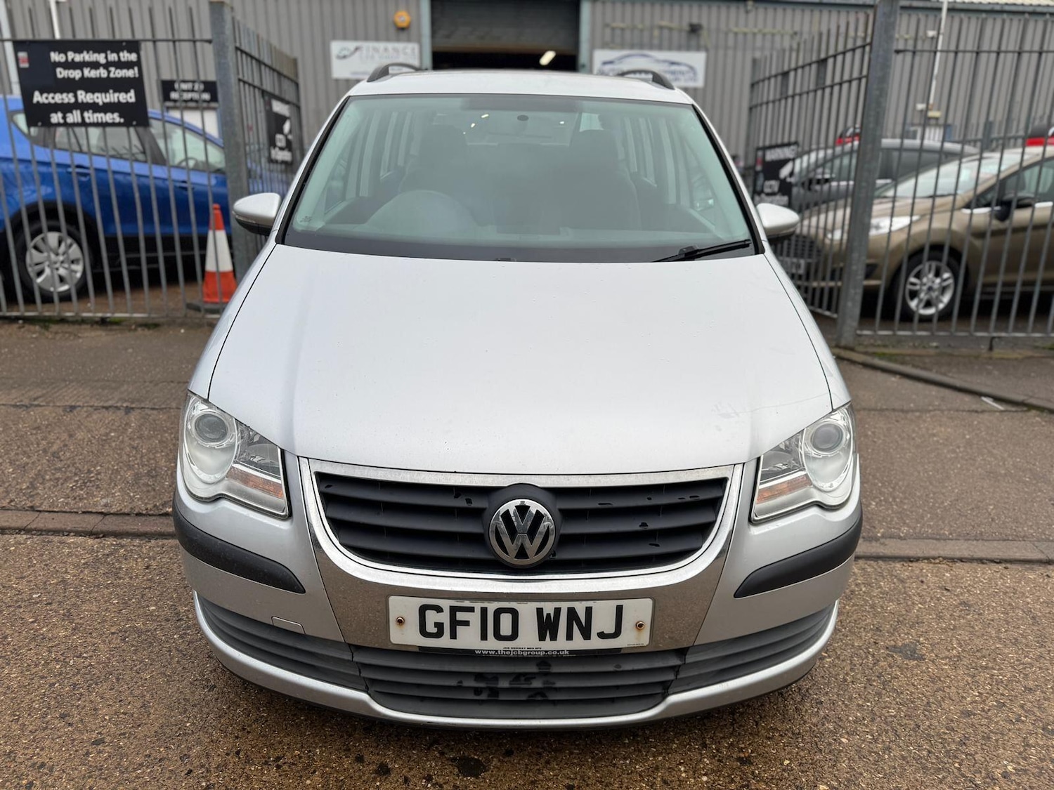 Used Volkswagen Touran 2010 for sale - 77426171: Photo 2
