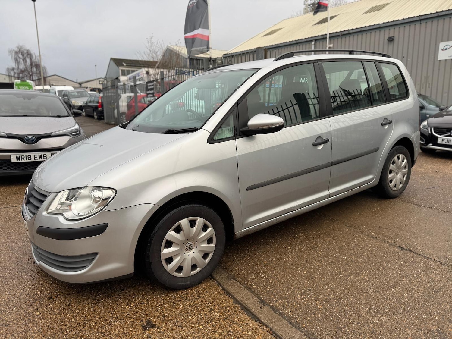 Used Volkswagen Touran 2010 for sale - 77426171: Photo 3