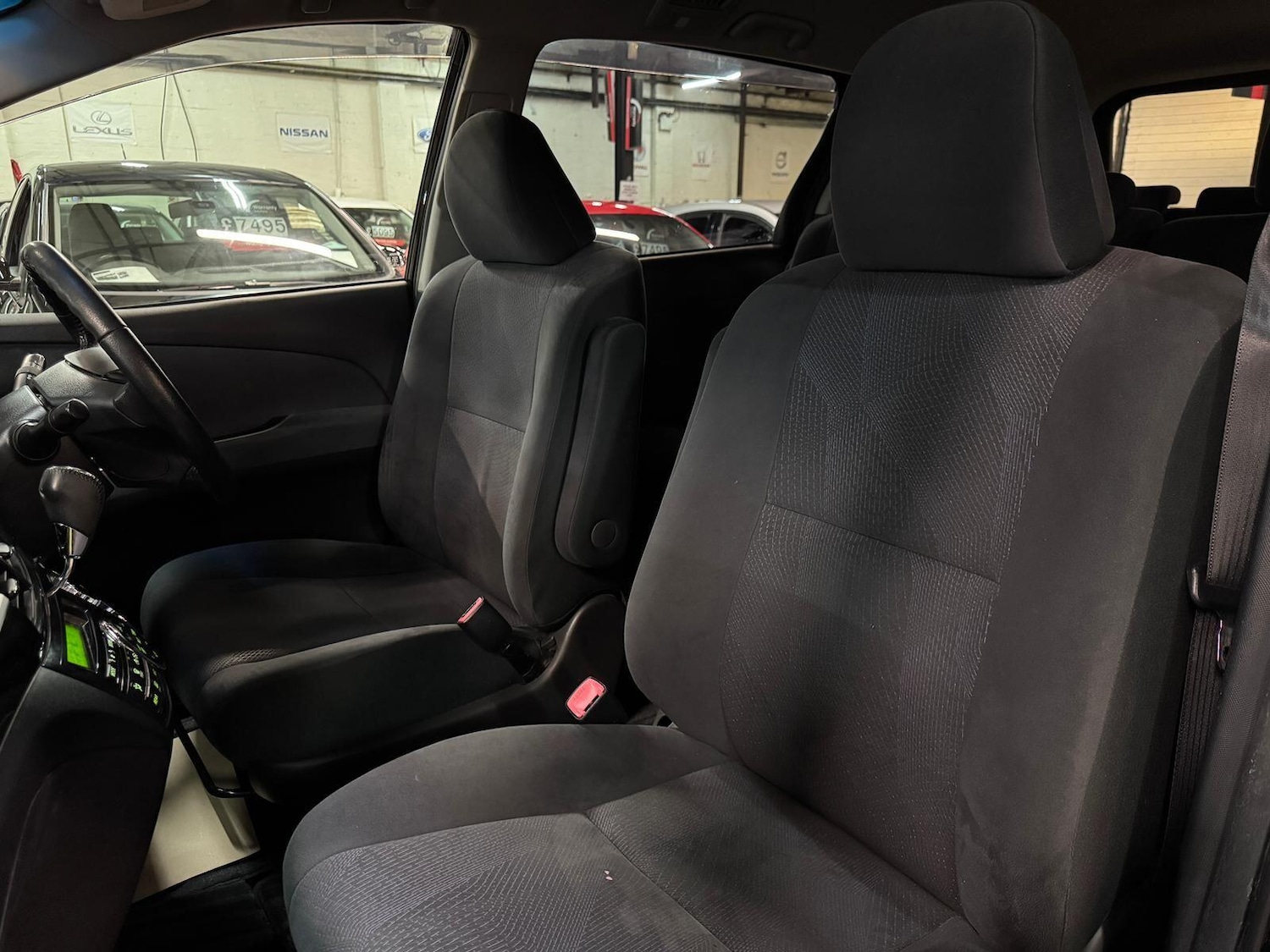 Used Toyota Estima for sale - 77029533: Photo 24