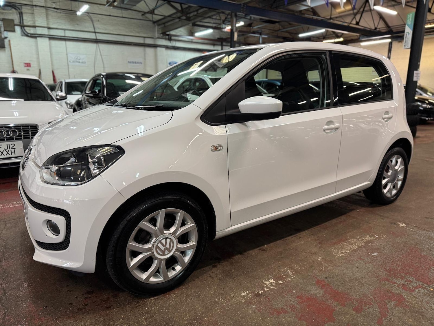 Used Volkswagen up! 2013 for sale - 76714857: Photo 3