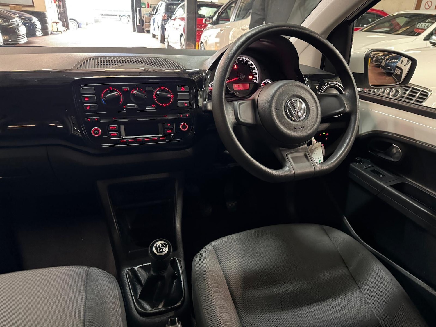 Used Volkswagen up! 2013 for sale - 76714857: Photo 30