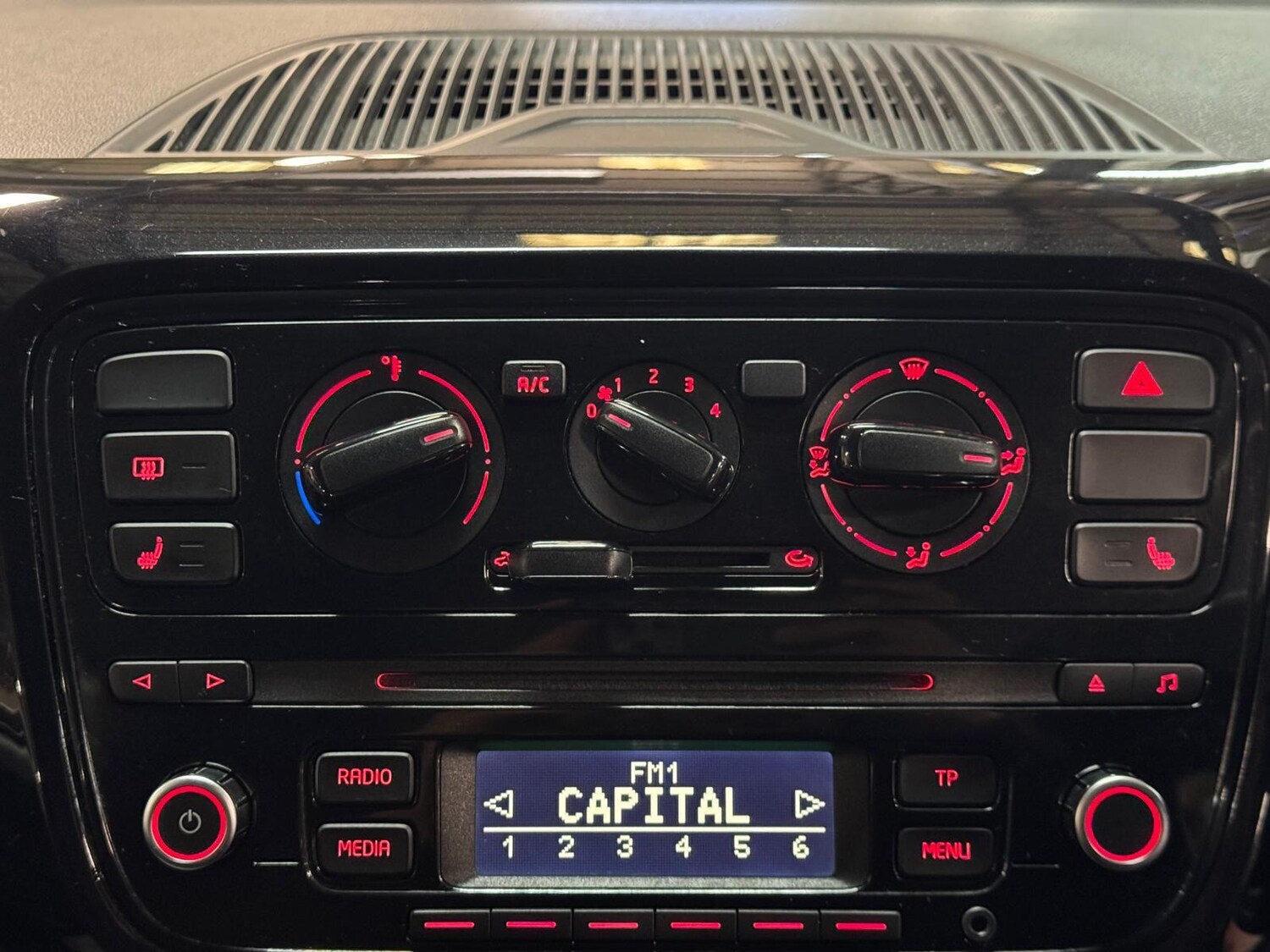 Used Volkswagen up! 2013 for sale - 76714857: Photo 34