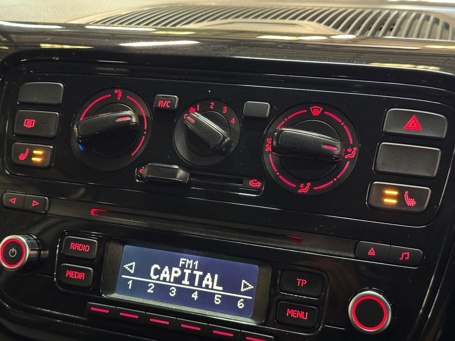 Used Volkswagen up! 2013 for sale - 76714857: Photo 35