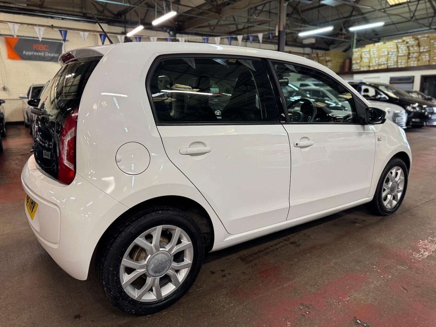Used Volkswagen up! 2013 for sale - 76714857: Photo 4