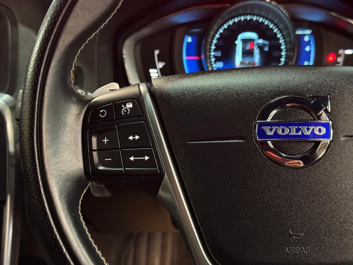 Used Volvo V60 for sale - 77120373: Photo 38