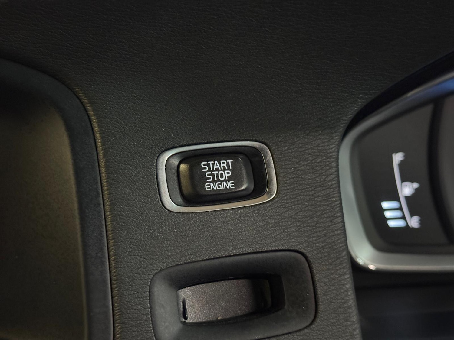 Used Volvo V60 for sale - 77120373: Photo 40