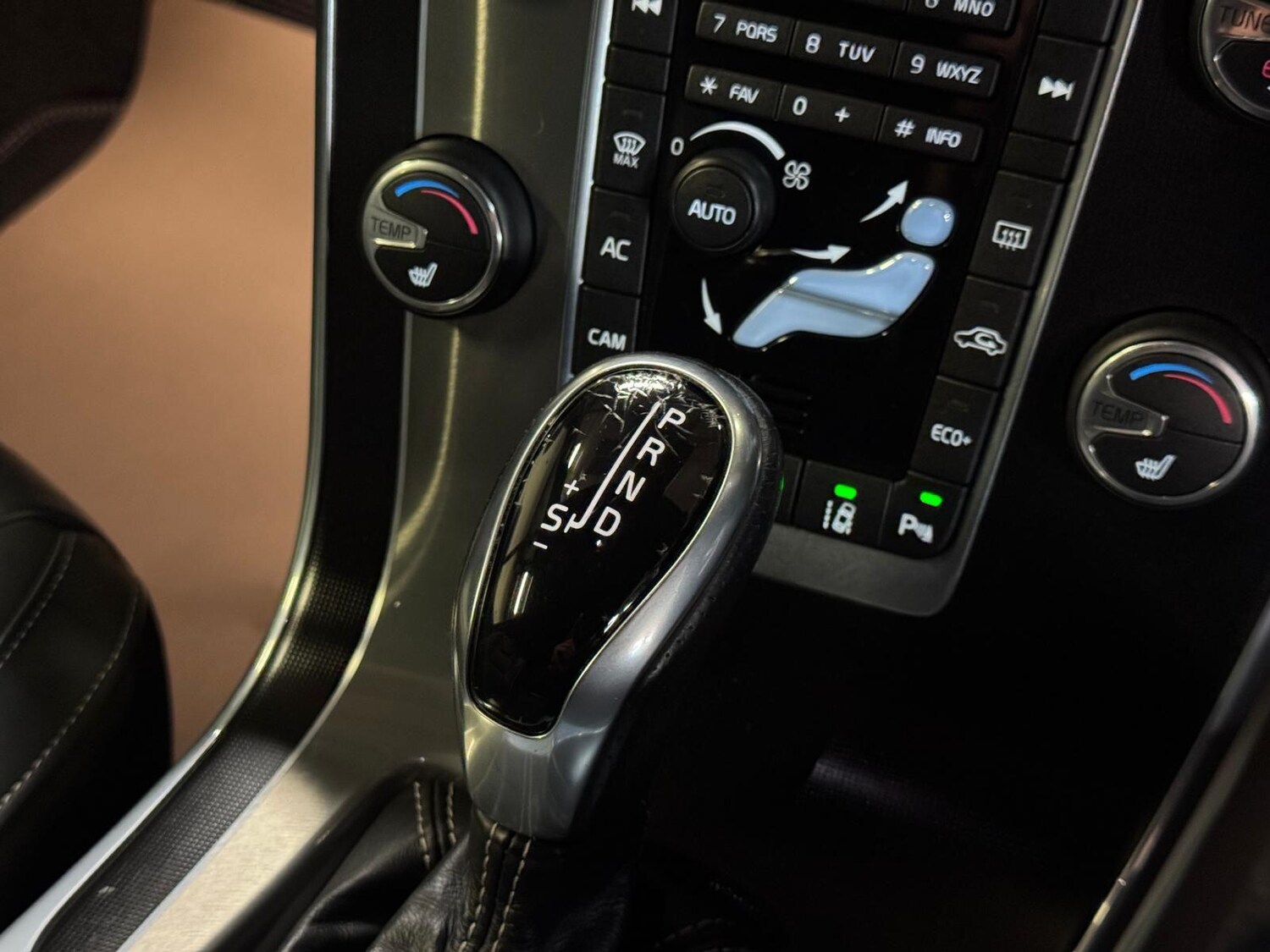 Used Volvo V60 for sale - 77120373: Photo 55