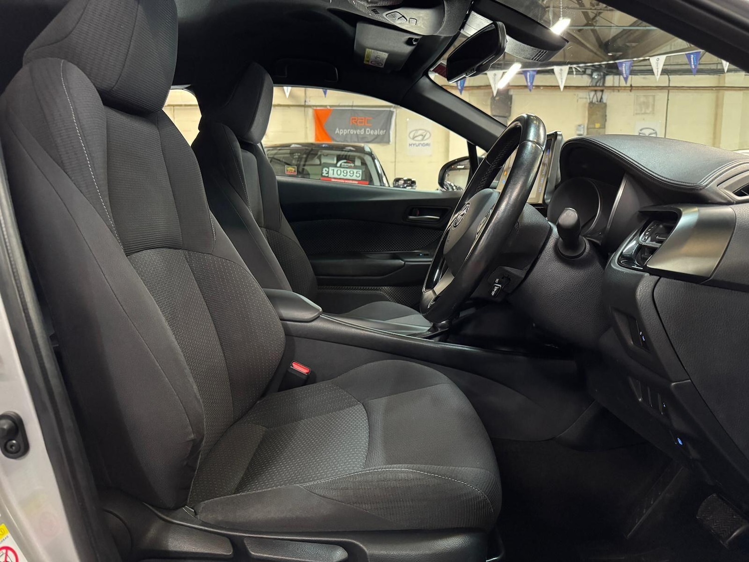 Used Toyota C-HR 2018 for sale - 76657462: Photo 18