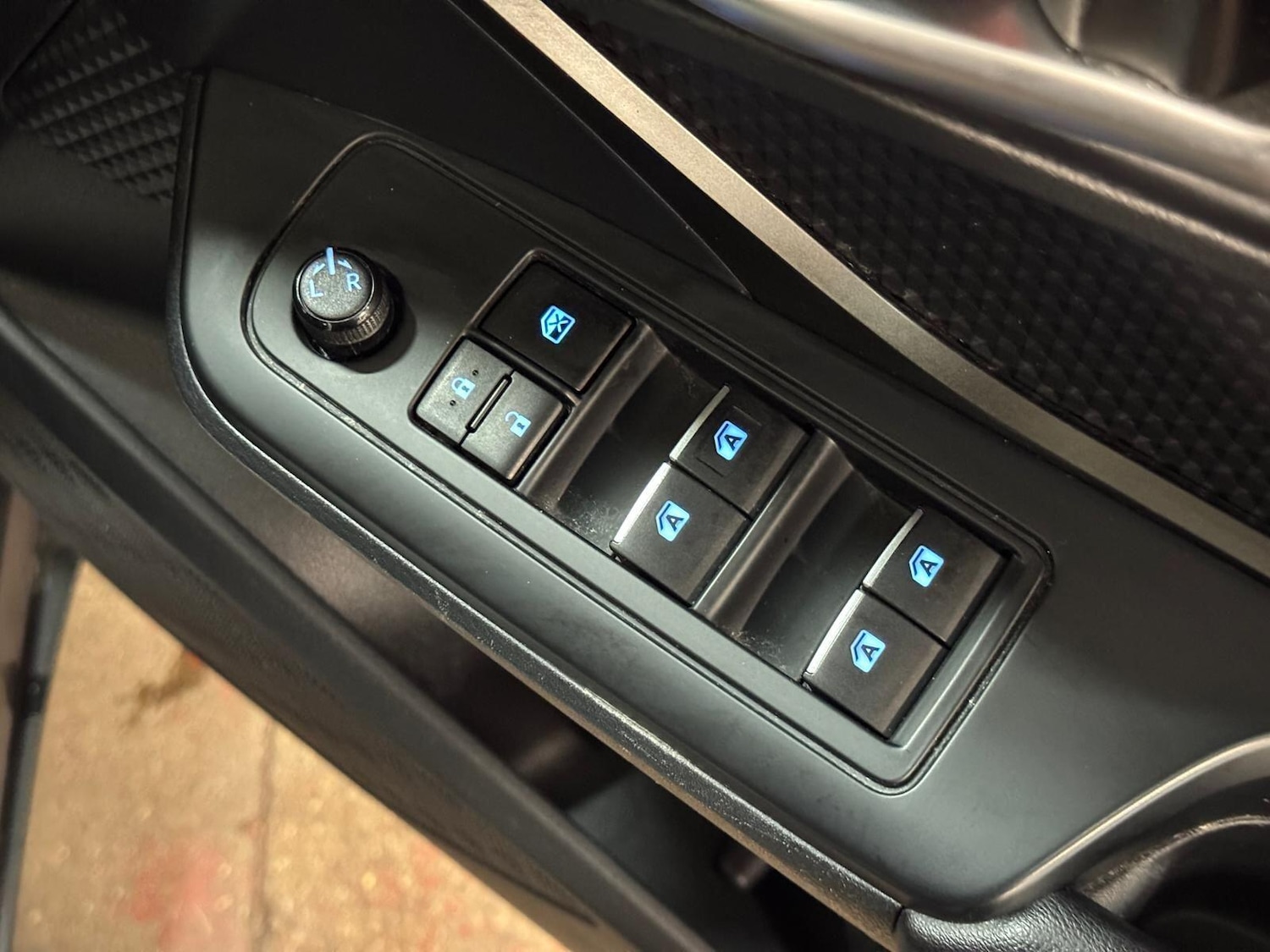 Used Toyota C-HR 2018 for sale - 76657462: Photo 39