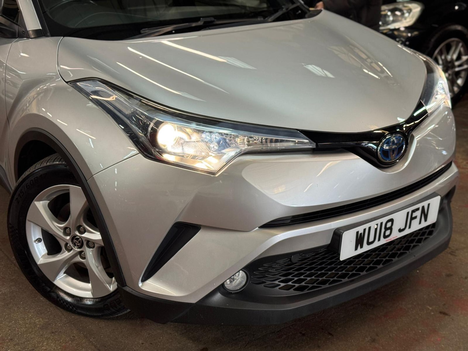 Used Toyota C-HR 2018 for sale - 76657462: Photo 8