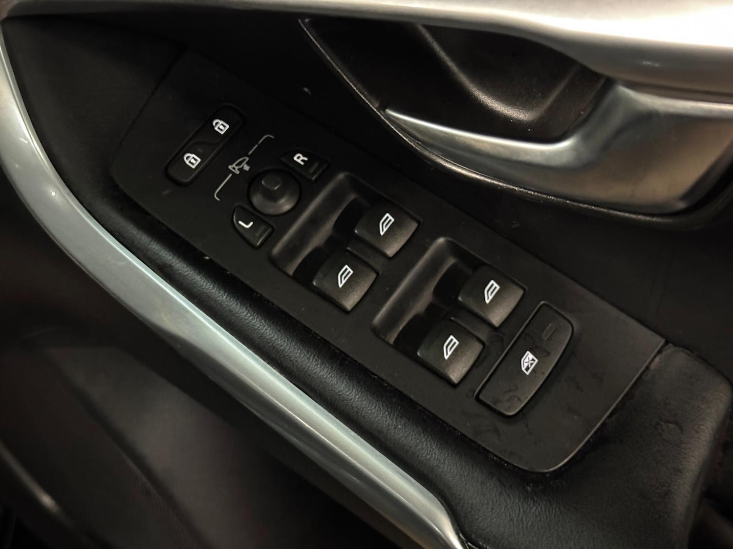 Used Volvo V40 for sale - 77671665: Photo 38