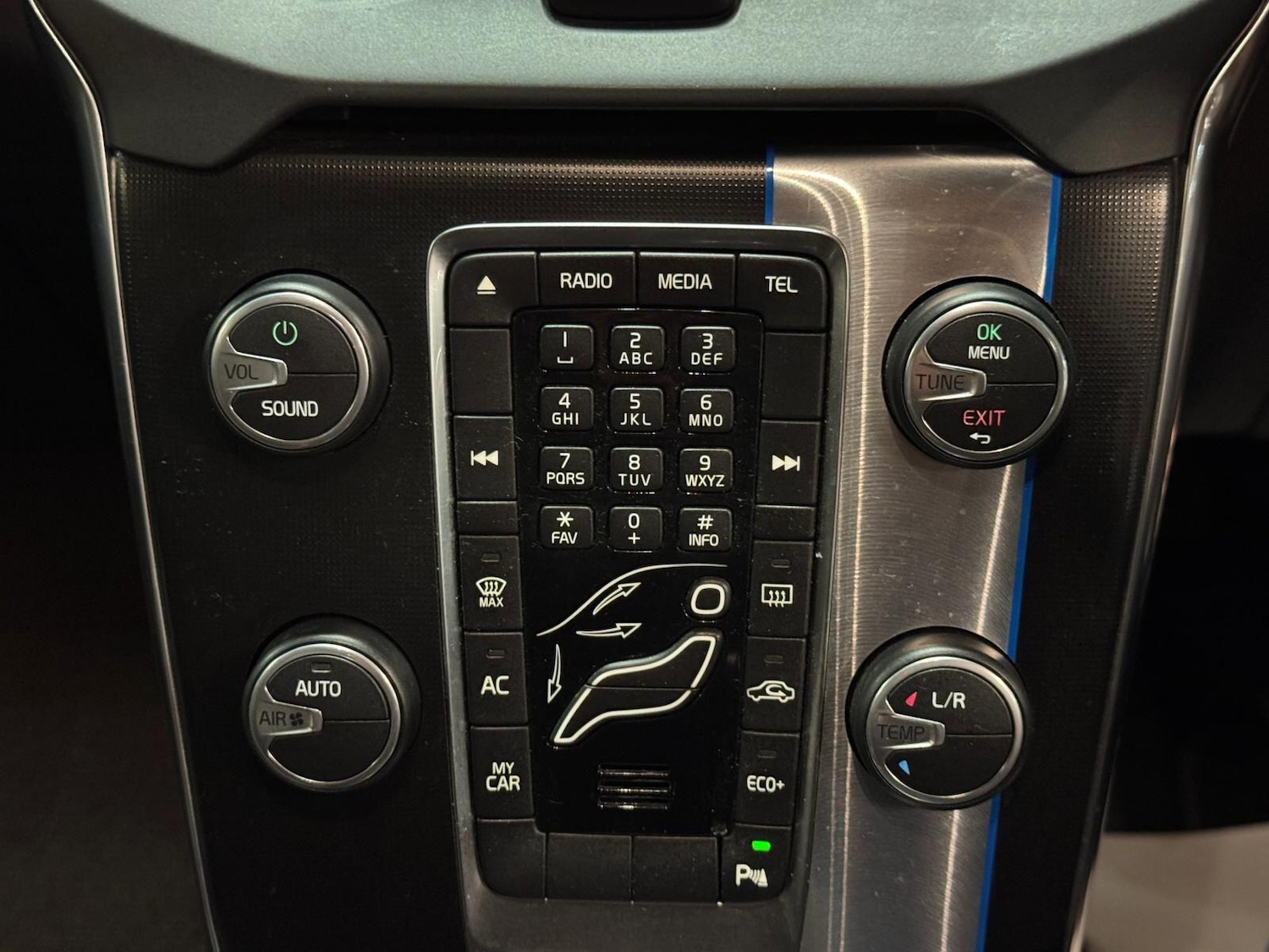 Used Volvo V40 for sale - 77671665: Photo 42