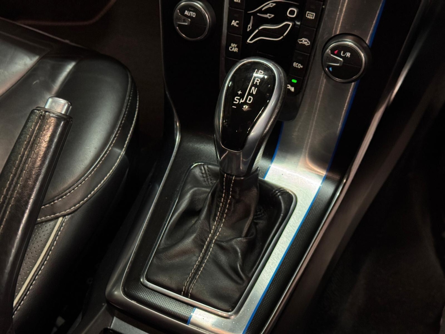 Used Volvo V40 for sale - 77671665: Photo 44