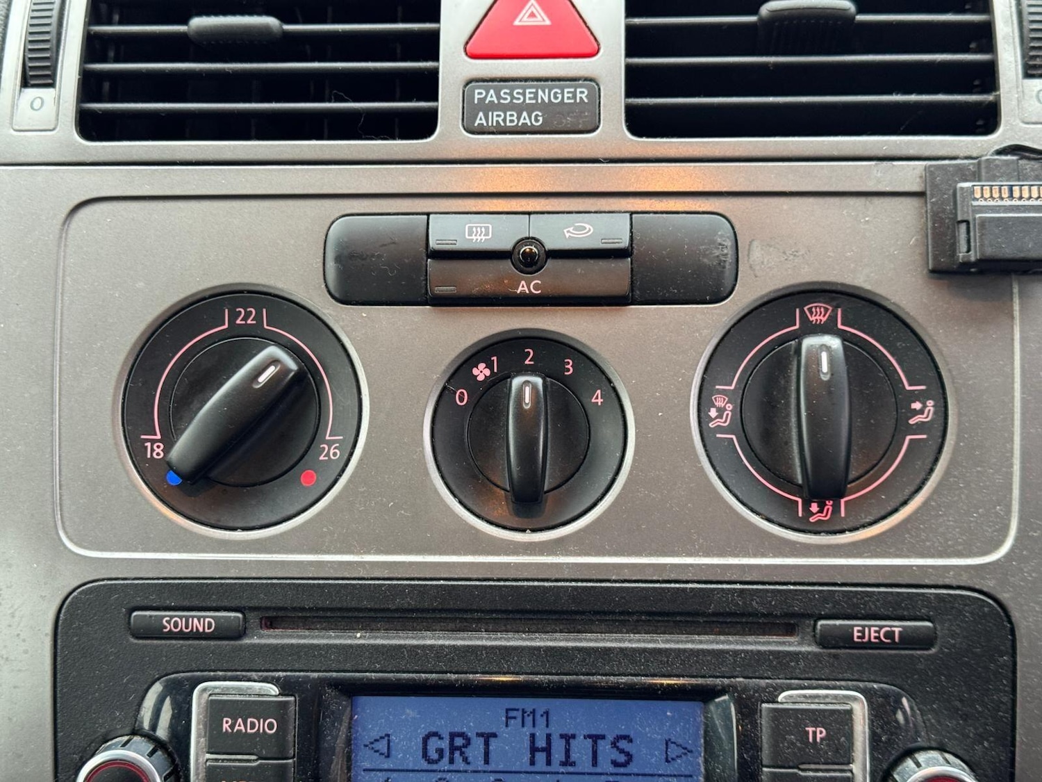 Used Volkswagen Touran 2010 for sale - 77254887: Photo 24