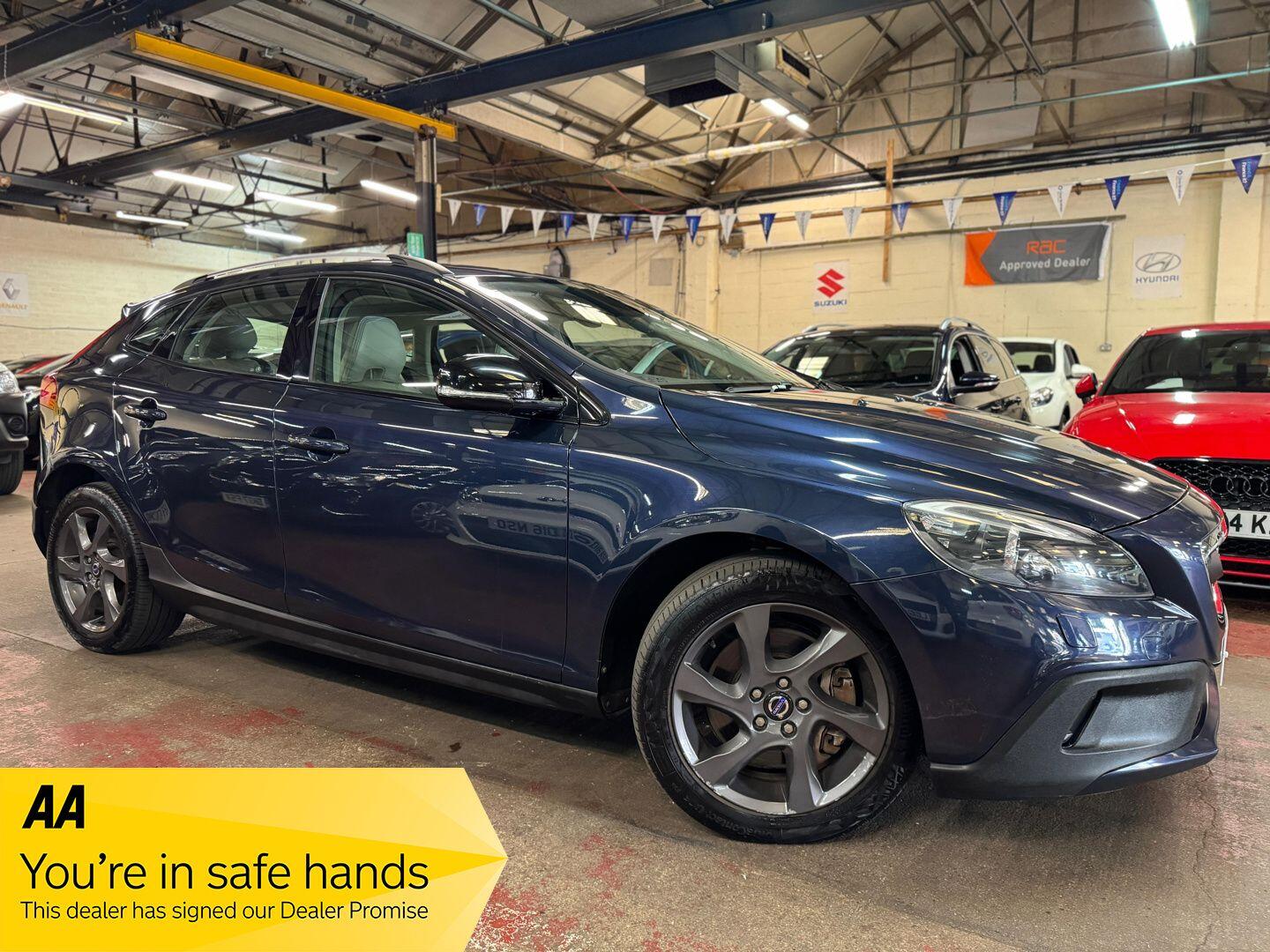 Used Volvo V40 2025 for sale - 76549341: Photo 1