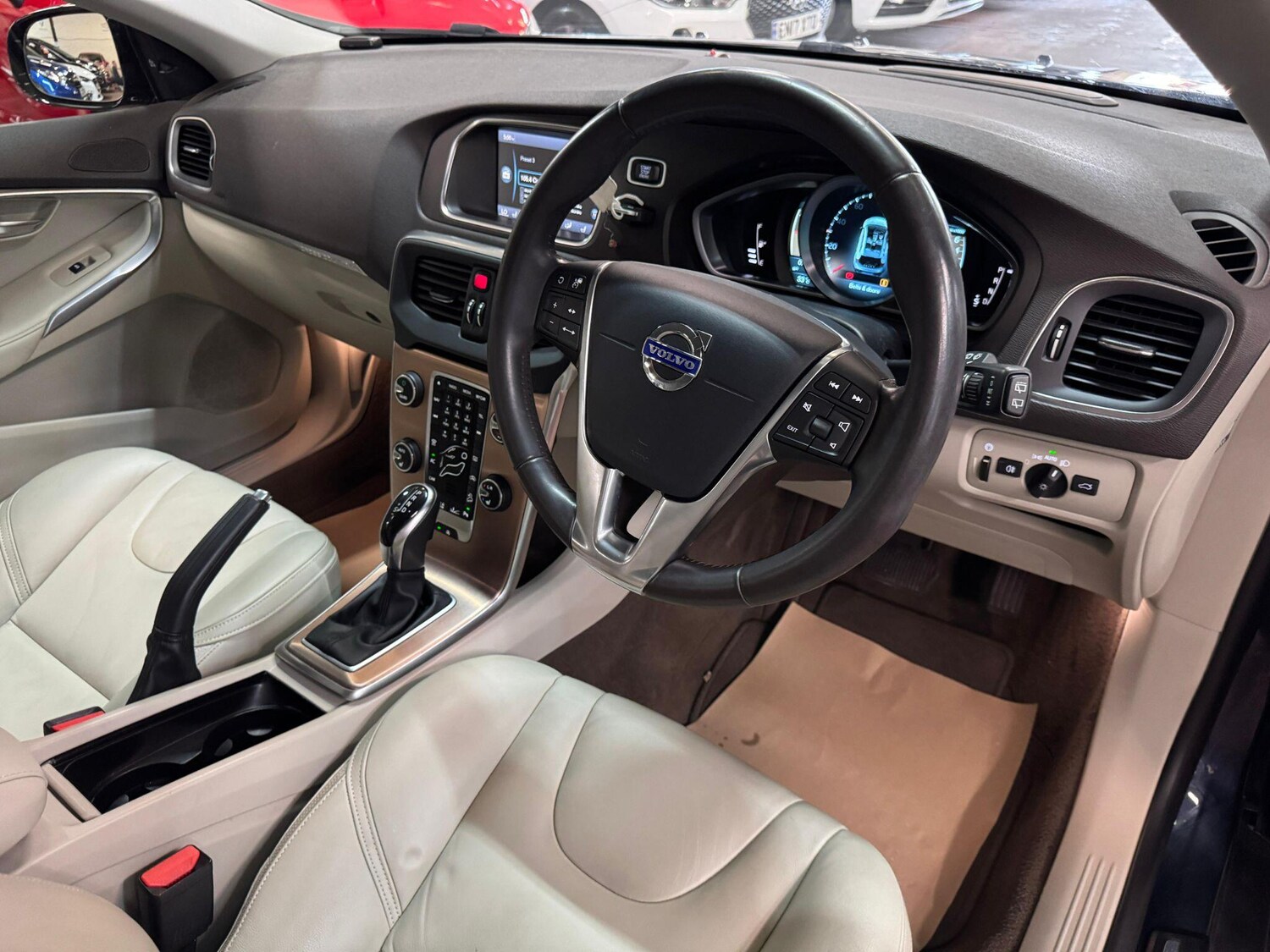 Used Volvo V40 2025 for sale - 76549341: Photo 17