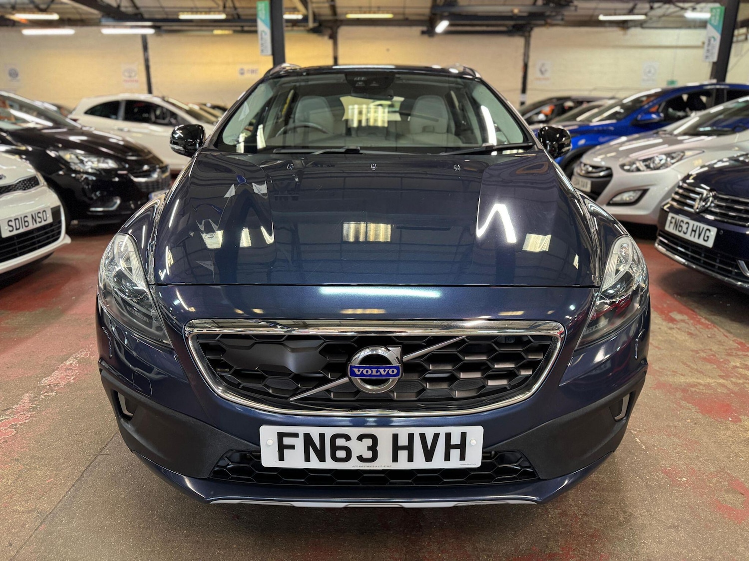 Used Volvo V40 2025 for sale - 76549341: Photo 2