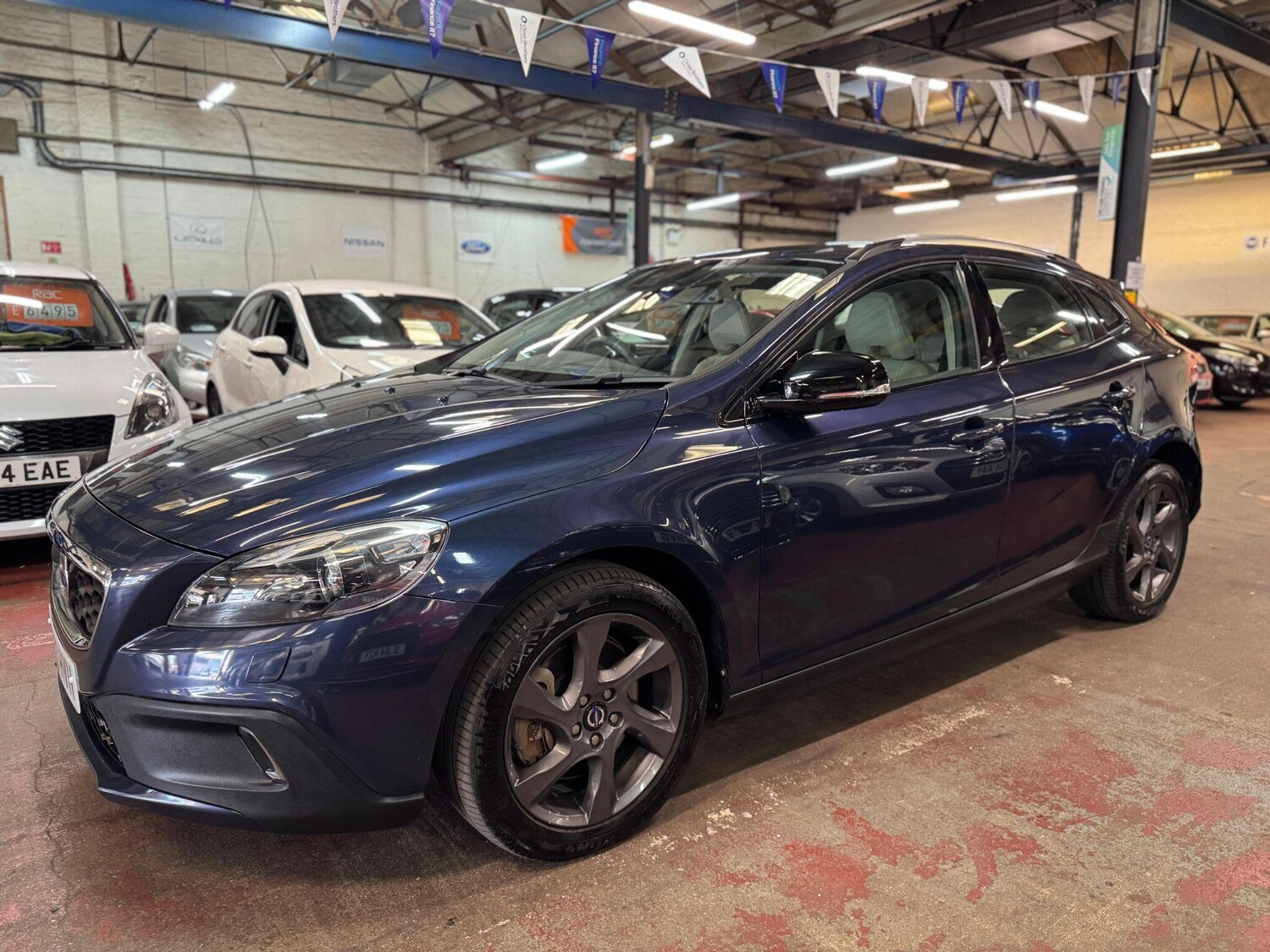 Used Volvo V40 2025 for sale - 76549341: Photo 3