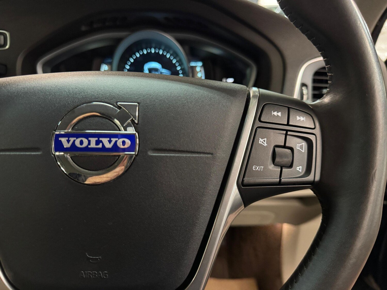 Used Volvo V40 2025 for sale - 76549341: Photo 34