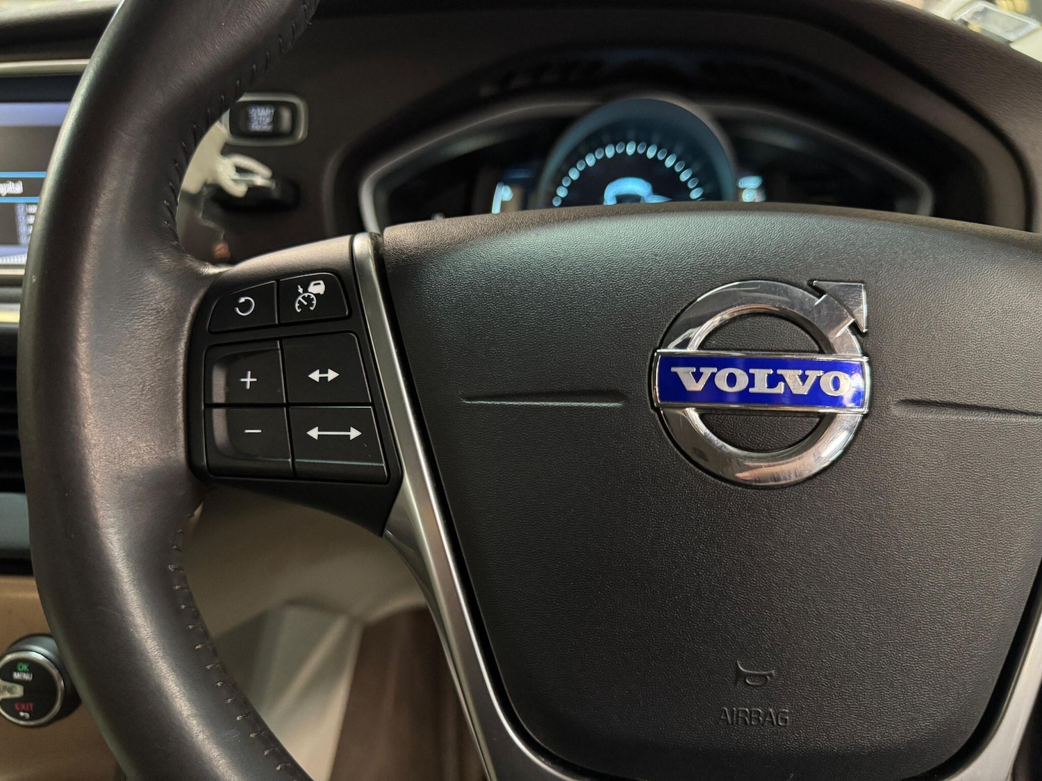 Used Volvo V40 2025 for sale - 76549341: Photo 35