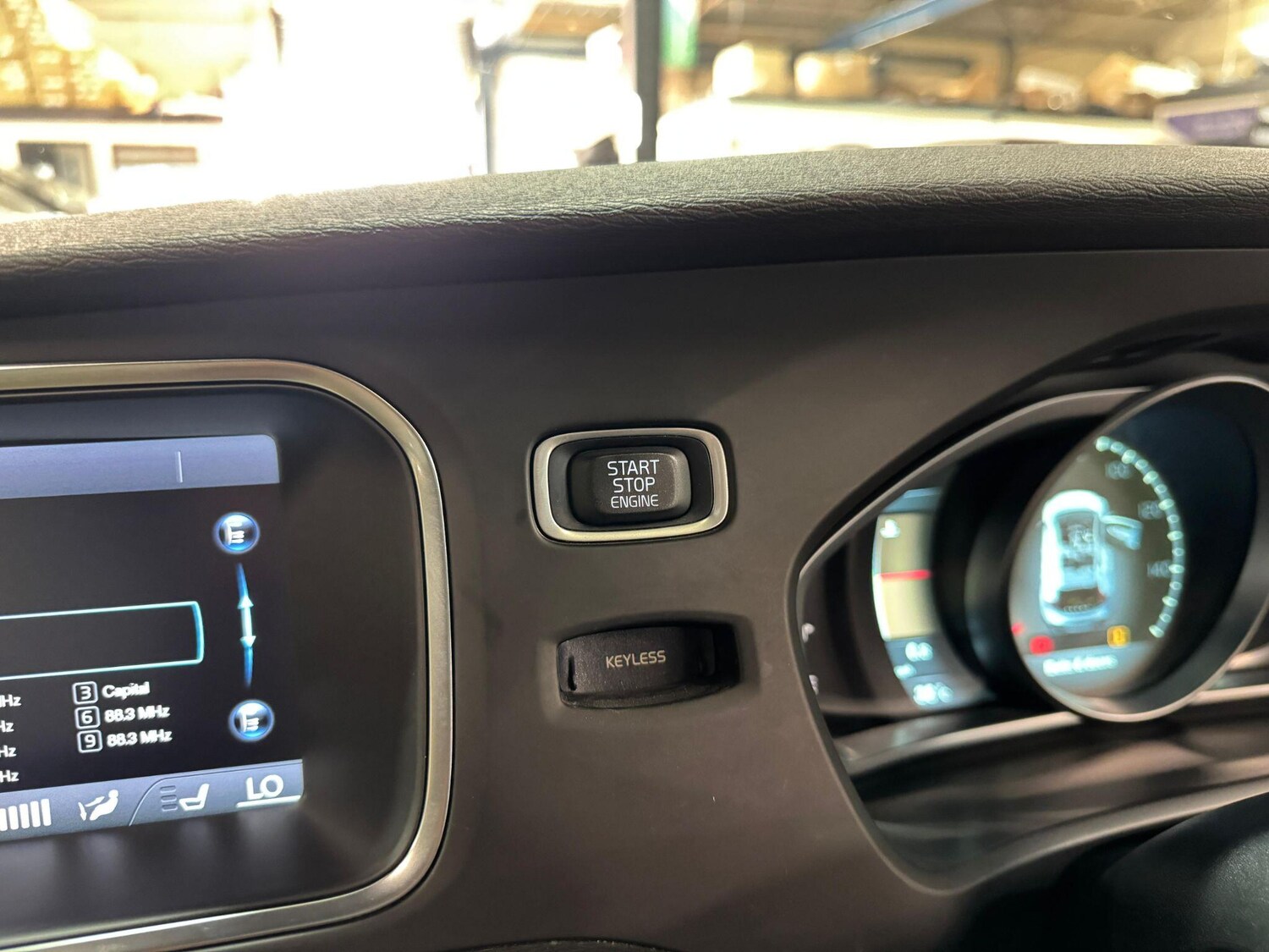 Used Volvo V40 2025 for sale - 76549341: Photo 36