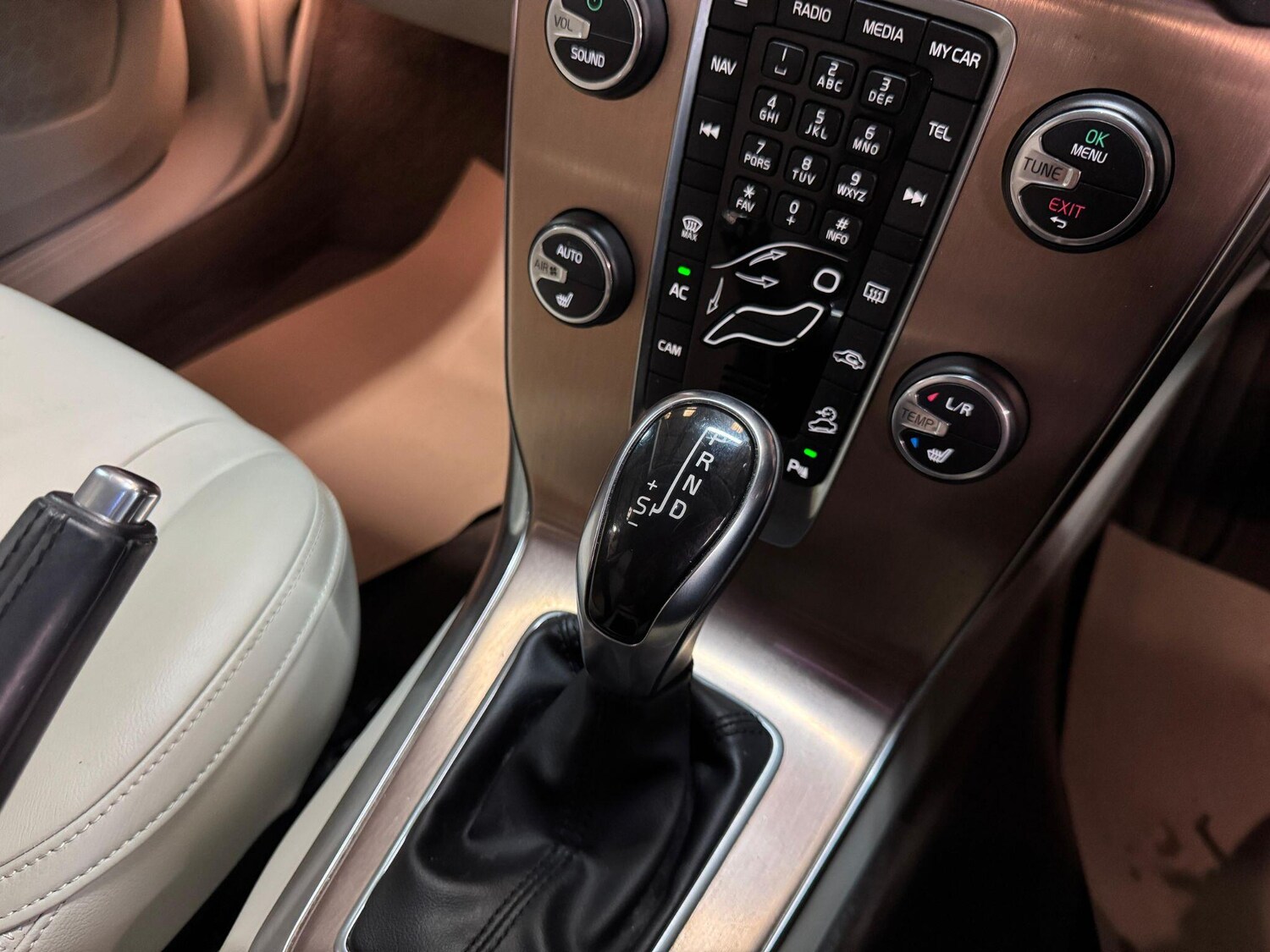 Used Volvo V40 2025 for sale - 76549341: Photo 48