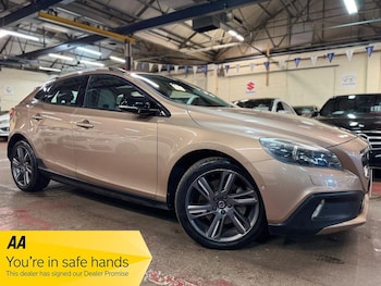 Used Volvo V40 Cross Country 2015 for sale - 78934400: Photo