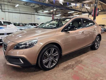 Used Volvo V40 Cross Country 2015 for sale - 78934400: Photo