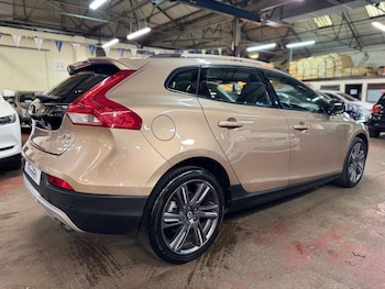 Used Volvo V40 Cross Country 2015 for sale - 78934400: Photo