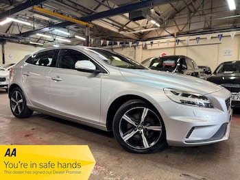 Used Volvo V40 2018 for sale - 79508597: Photo