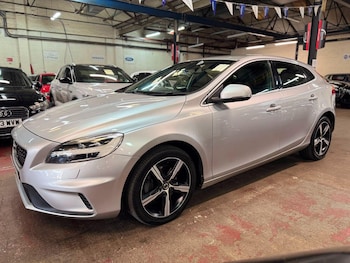 Used Volvo V40 2018 for sale - 79508597: Photo