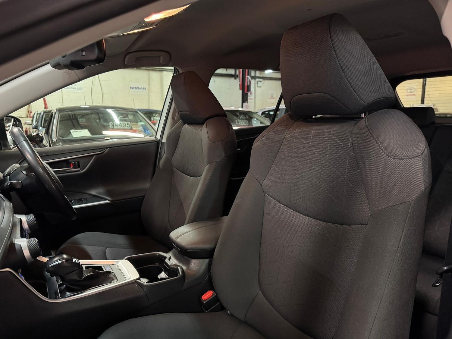 Used Toyota RAV4 2020 for sale - 77613071: Photo 24