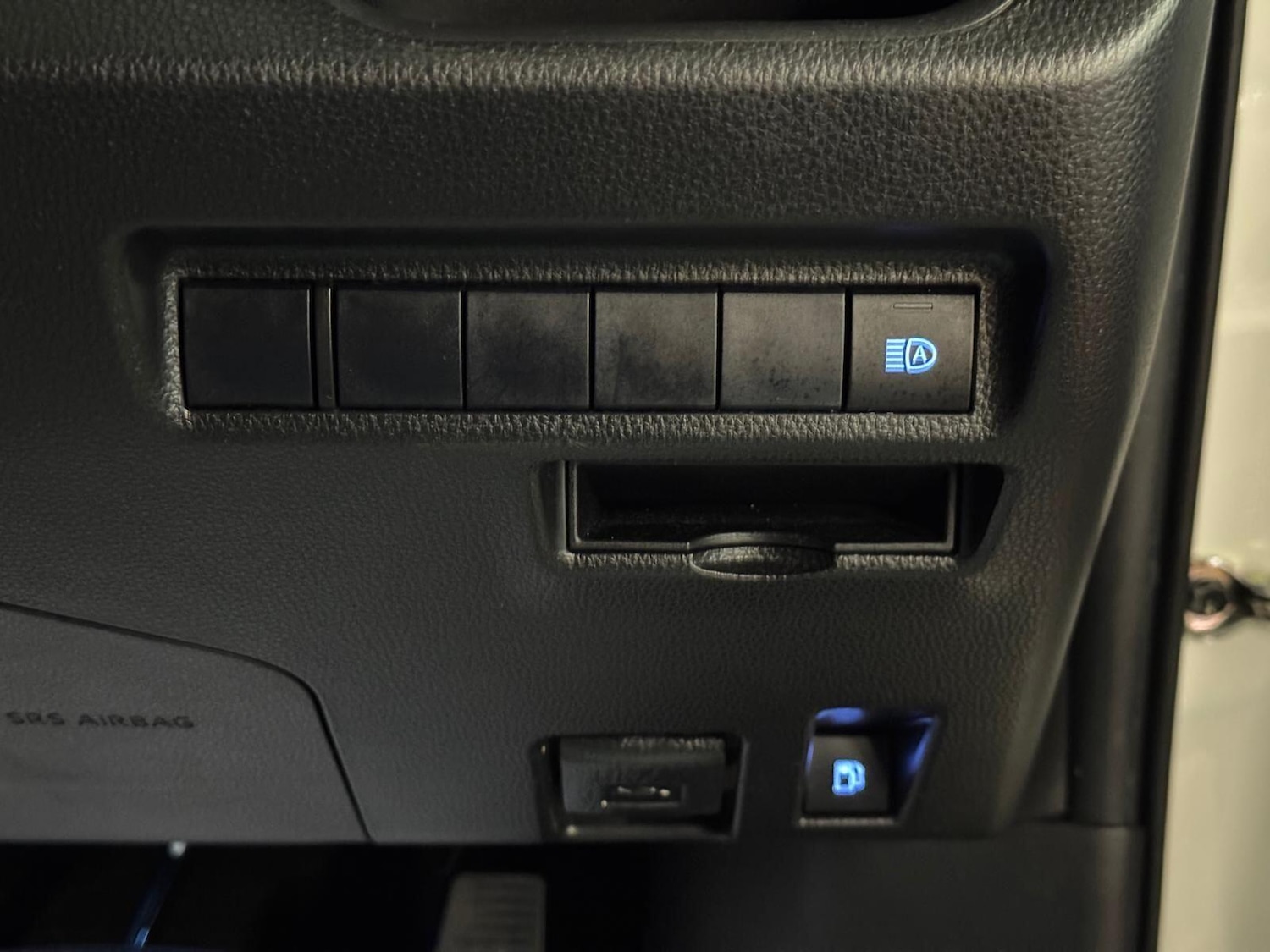 Used Toyota RAV4 2020 for sale - 77613071: Photo 40