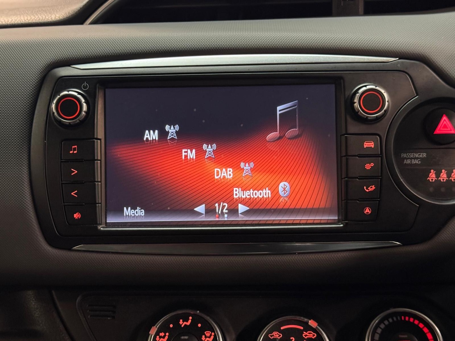 Used Toyota Yaris 2015 for sale - 76619612: Photo 30