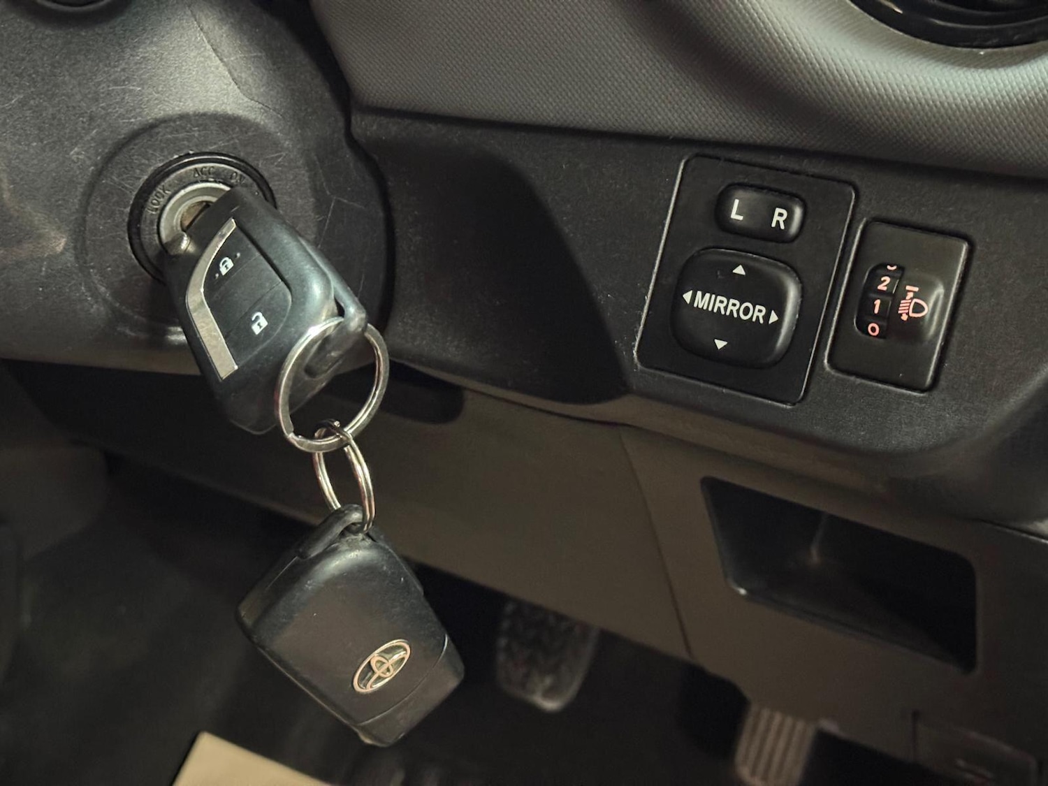 Used Toyota Yaris 2015 for sale - 76619612: Photo 33