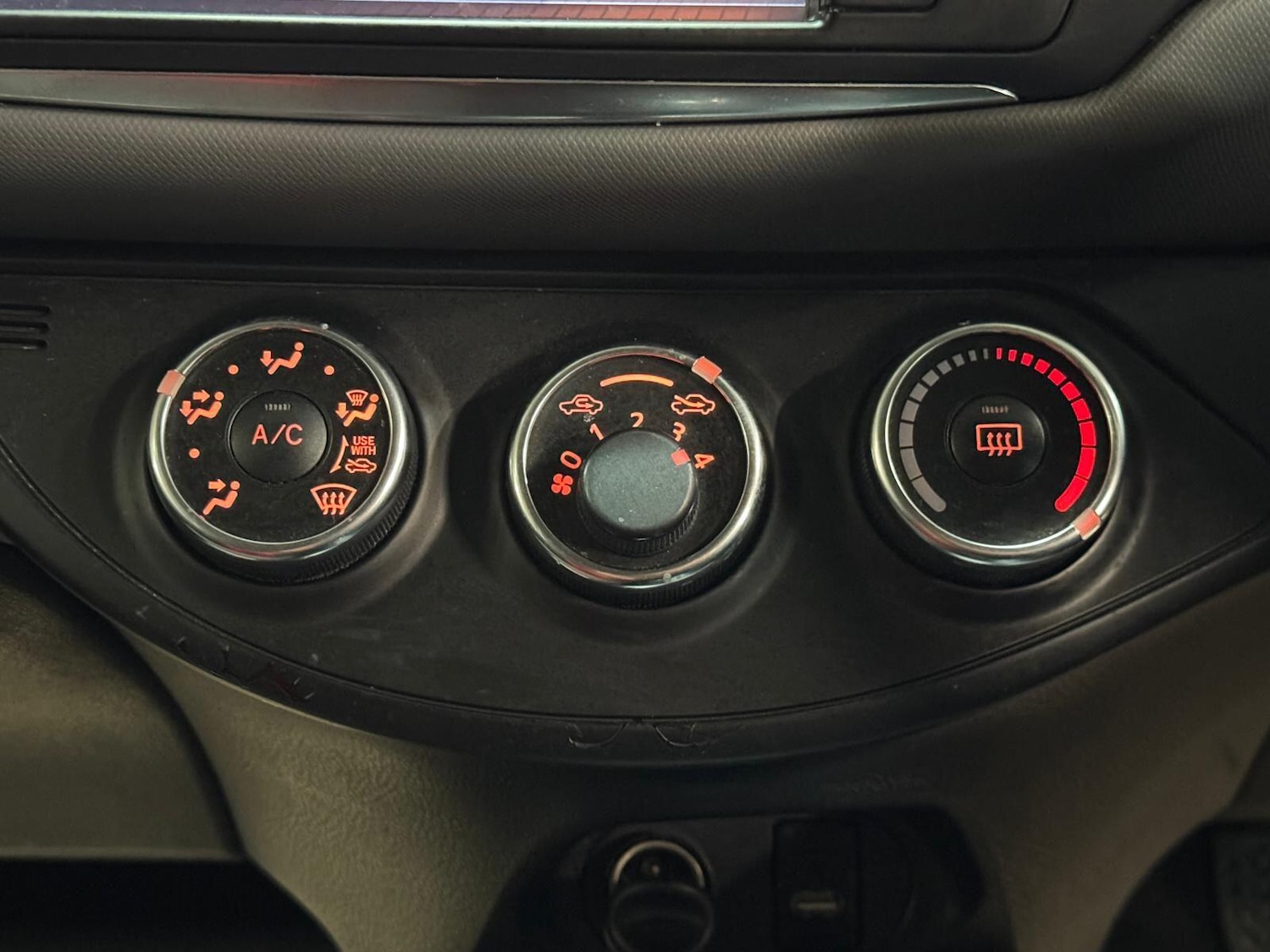 Used Toyota Yaris 2015 for sale - 76619612: Photo 34