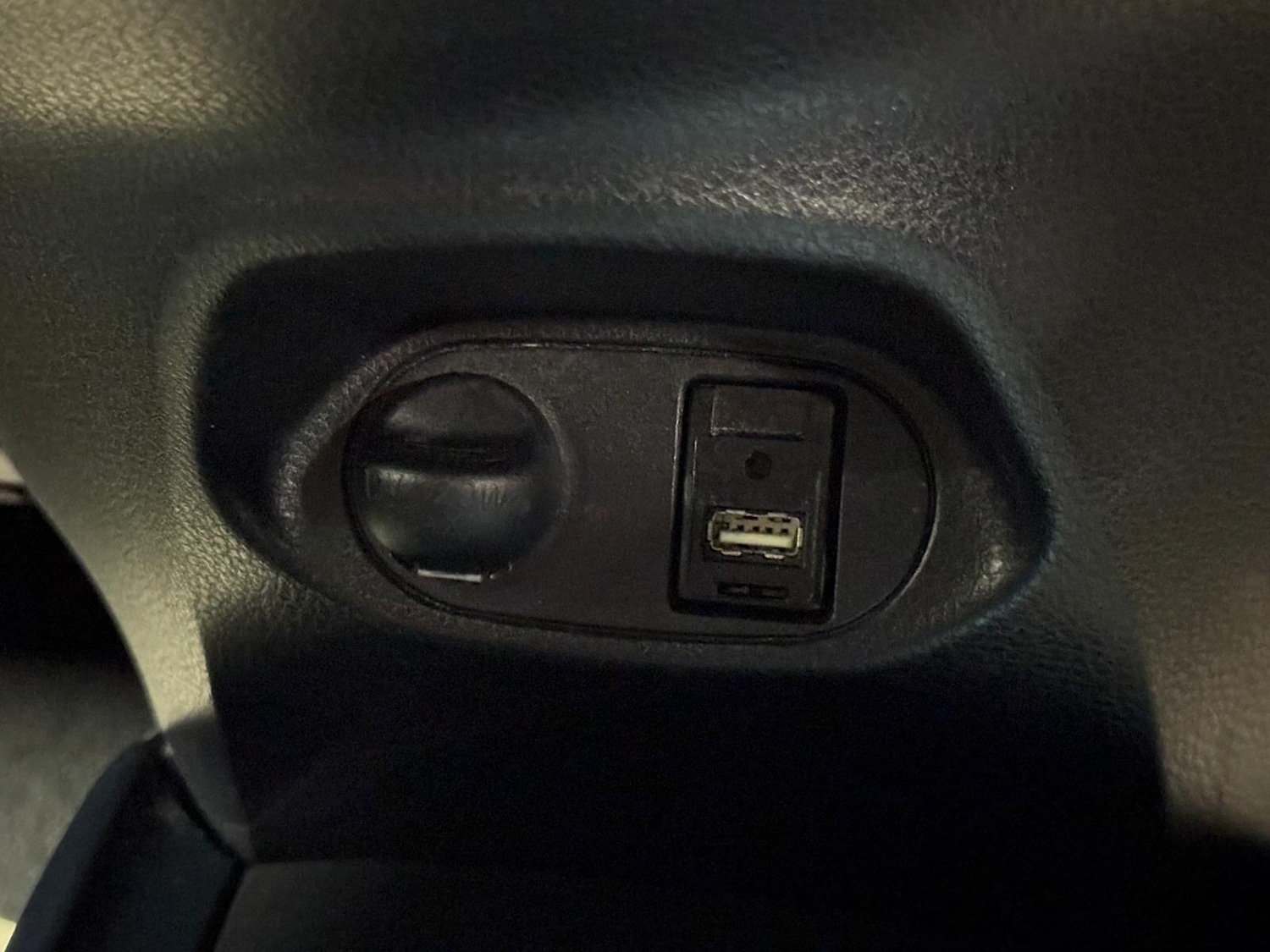 Used Toyota Yaris 2015 for sale - 76619612: Photo 36