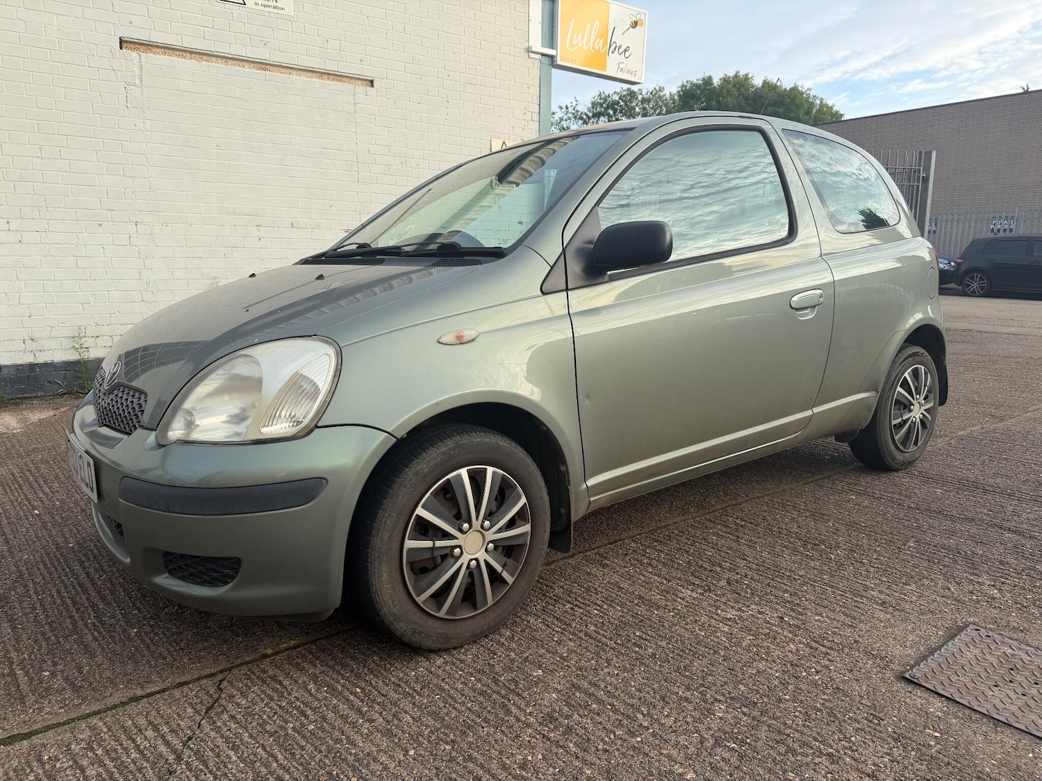 Used Toyota Yaris 2004 for sale - 76136261: Photo 3