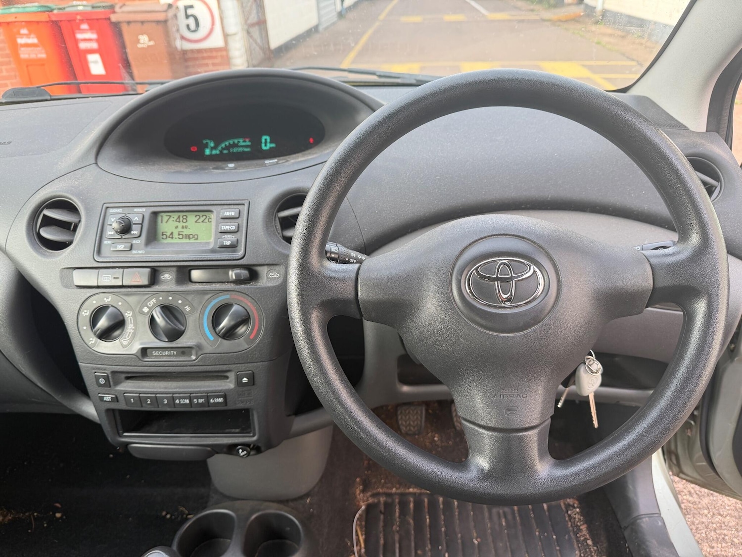 Used Toyota Yaris 2004 for sale - 76136261: Photo 9