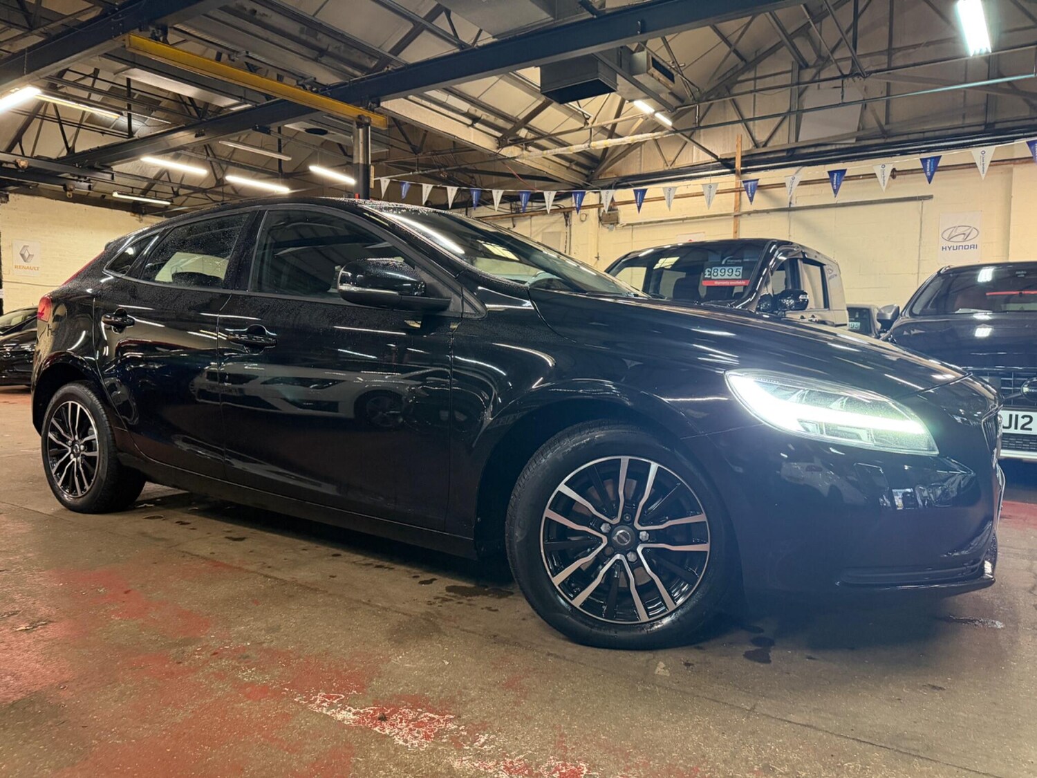 Used Volvo V40 2016 for sale - 77469203: Photo 11