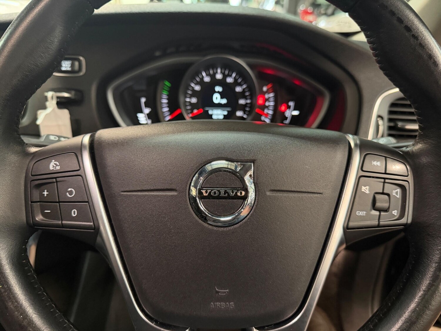 Used Volvo V40 2016 for sale - 77469203: Photo 34