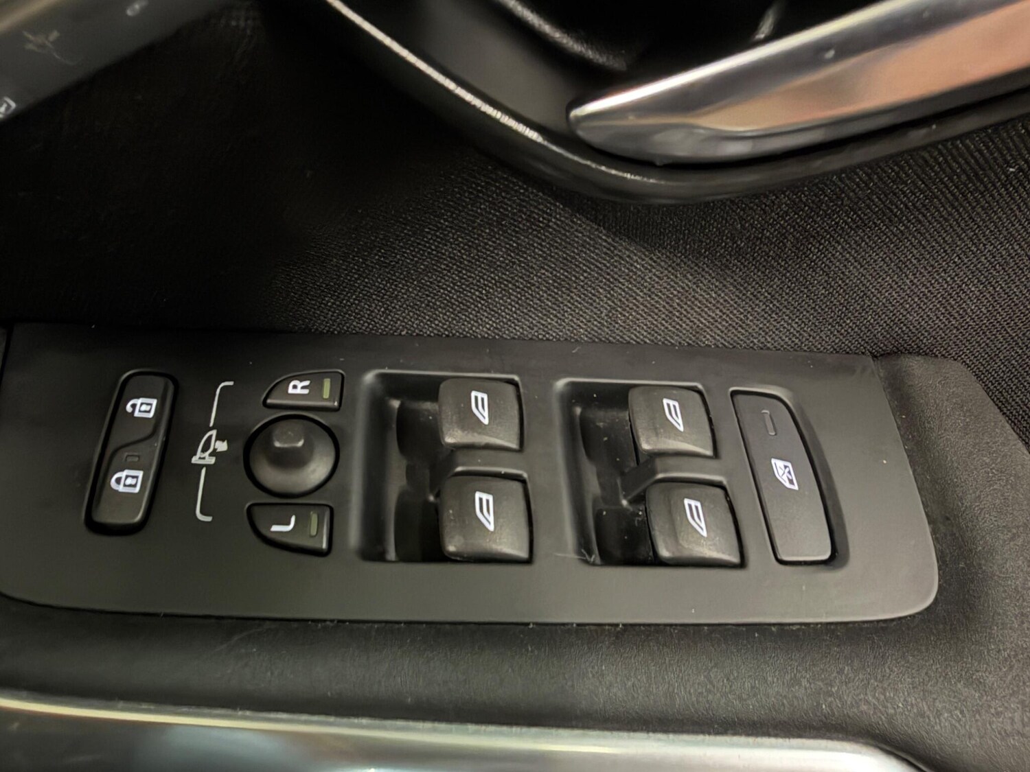 Used Volvo V40 2016 for sale - 77469203: Photo 37