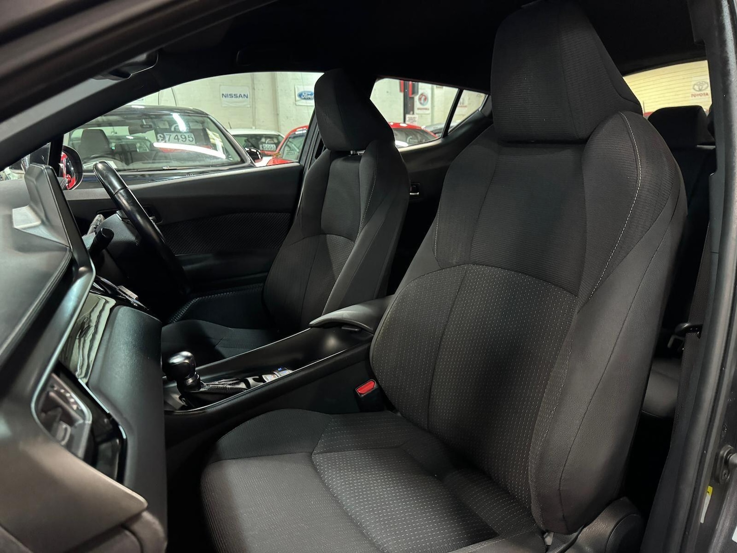 Used Toyota C-HR 2017 for sale - 77425895: Photo 24