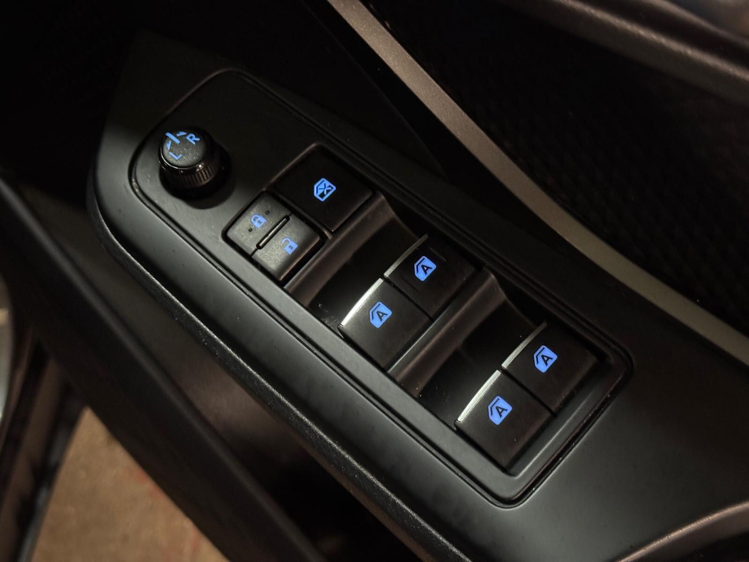 Used Toyota C-HR 2017 for sale - 77425895: Photo 40