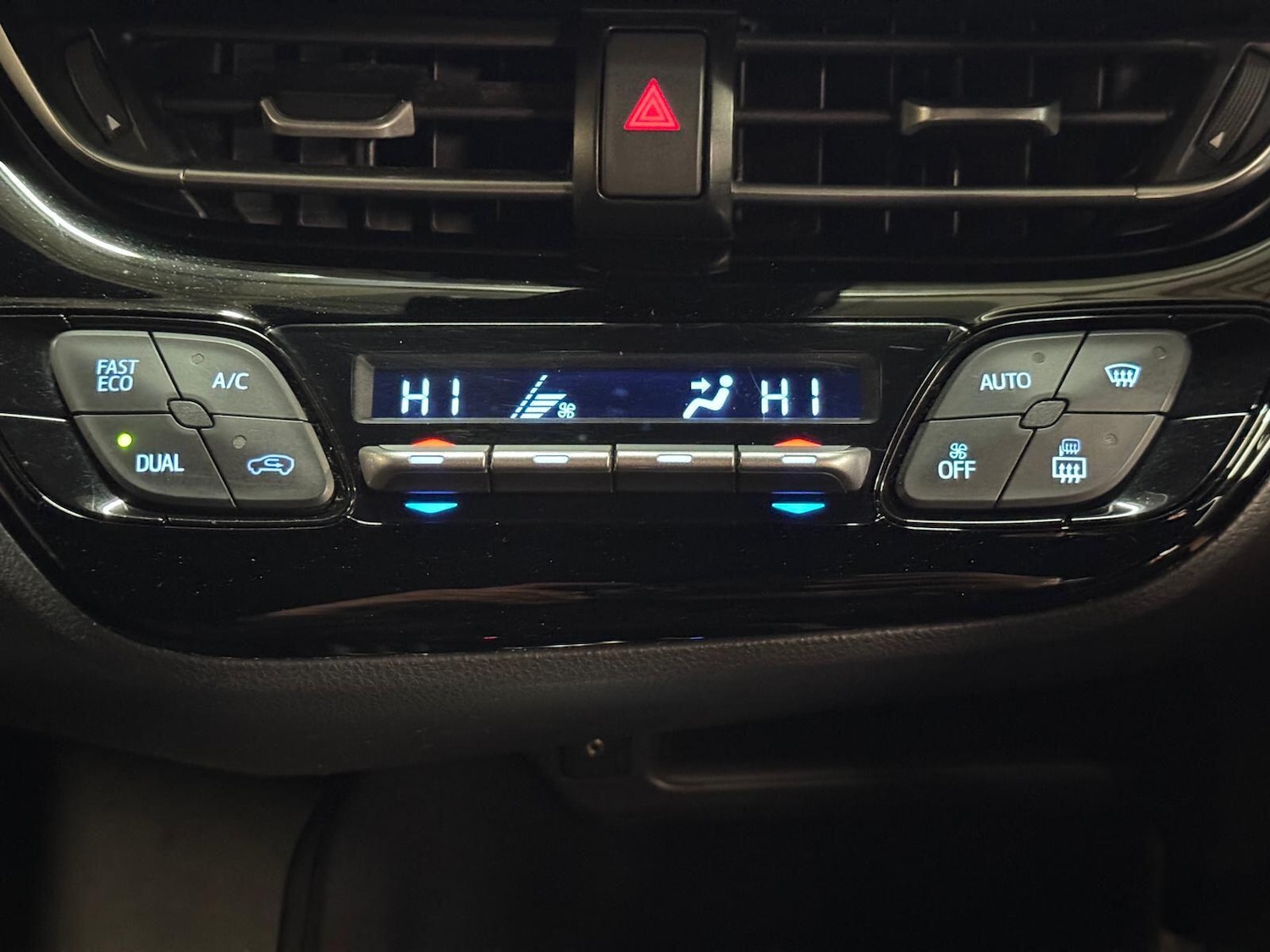 Used Toyota C-HR 2017 for sale - 77425895: Photo 44