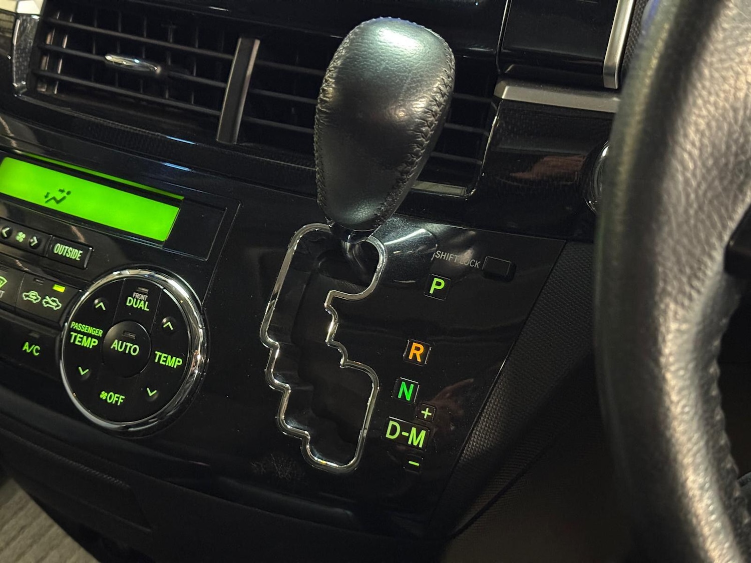 Used Toyota Estima for sale - 77696645: Photo 46