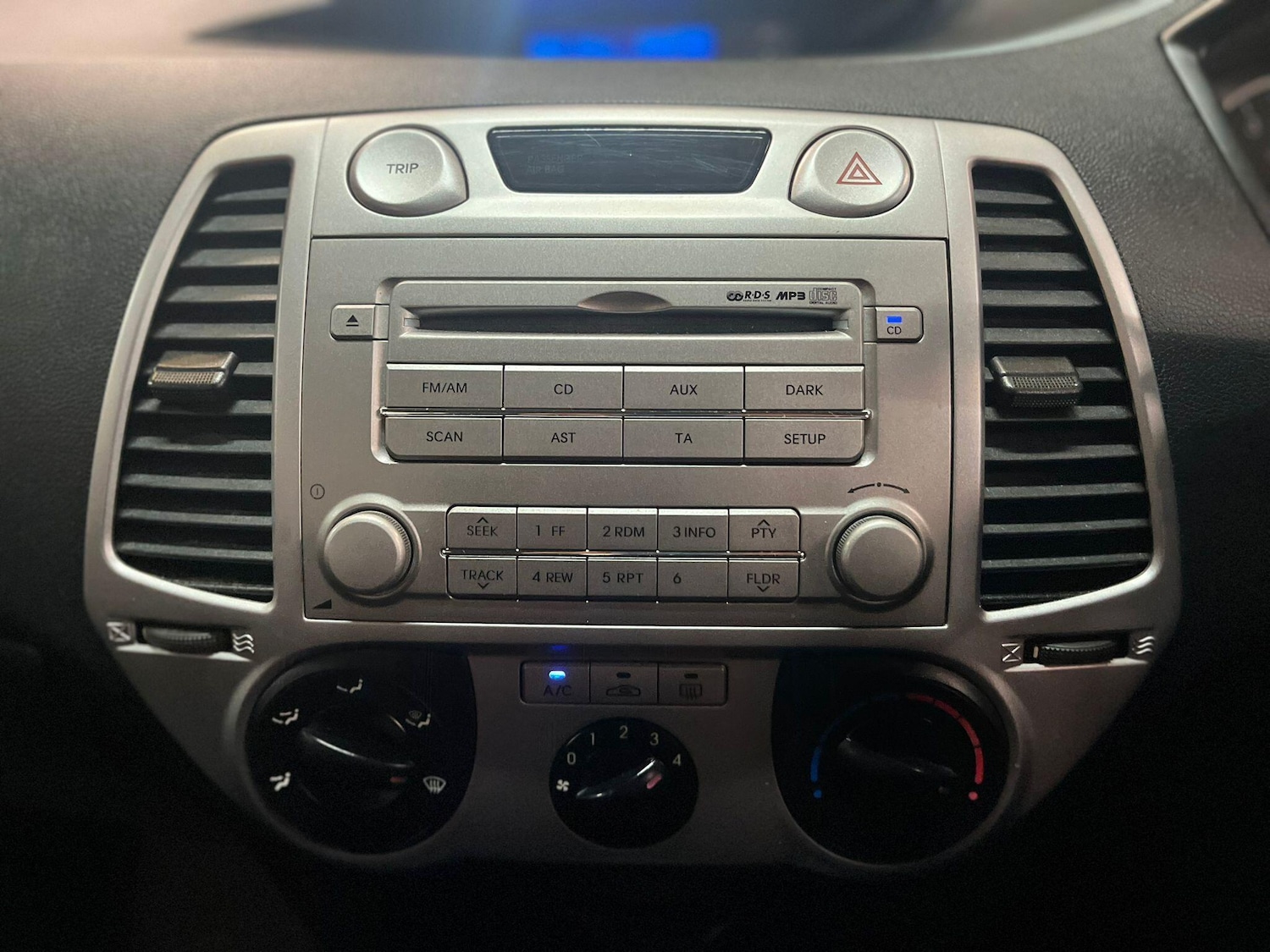 Used Hyundai i20 2011 for sale - 76360420: Photo 25