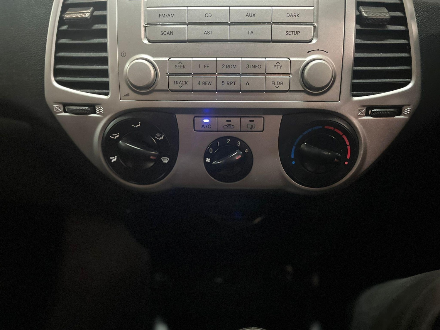 Used Hyundai i20 2011 for sale - 76360420: Photo 26