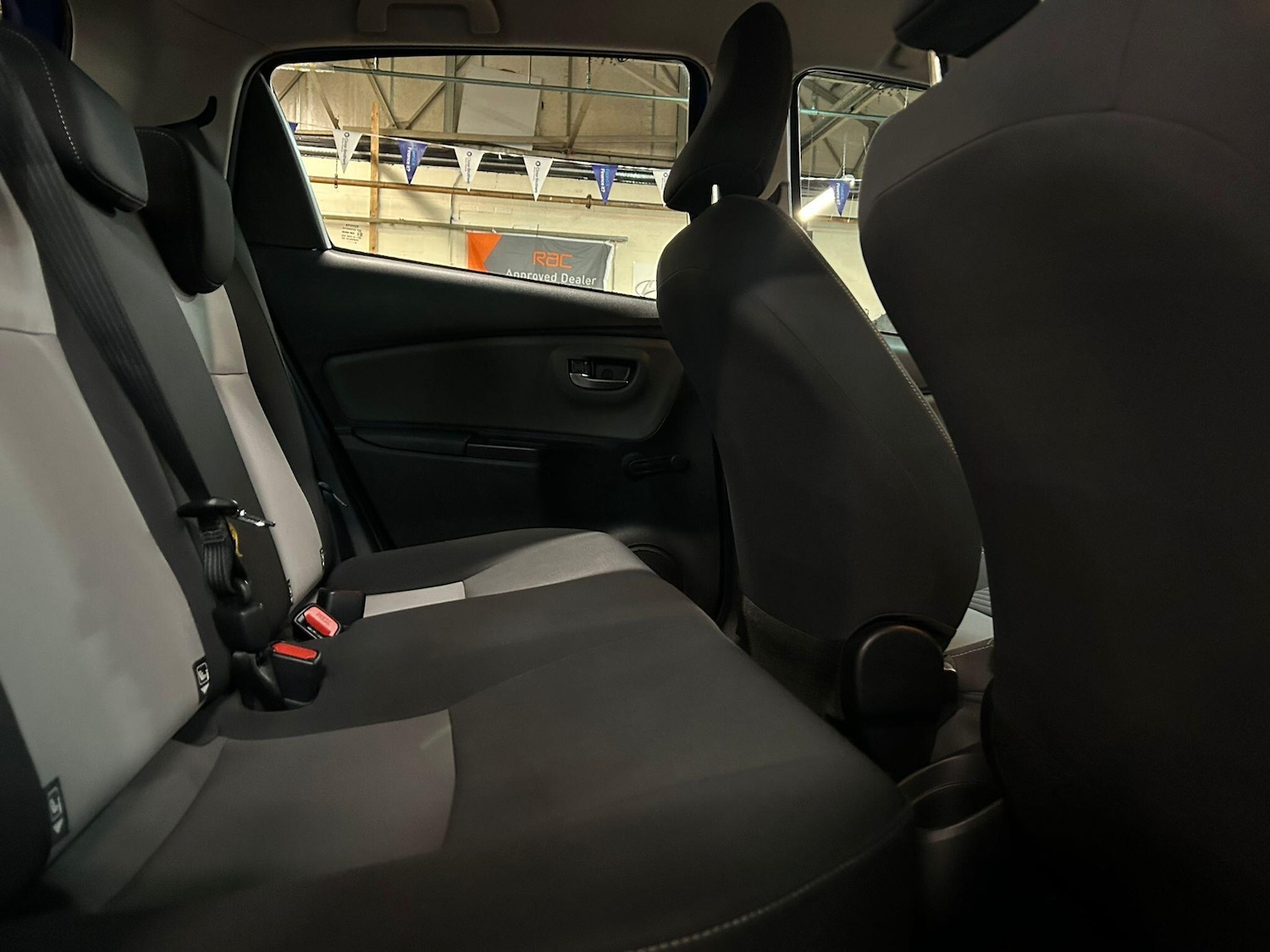 Used Toyota Yaris 2018 for sale - 76965641: Photo 16