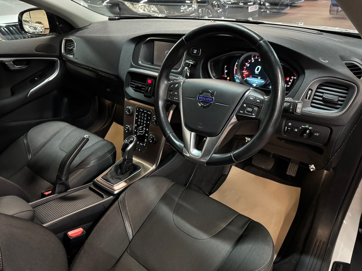 Used Volvo V40 Cross Country for sale - 77073996: Photo 18